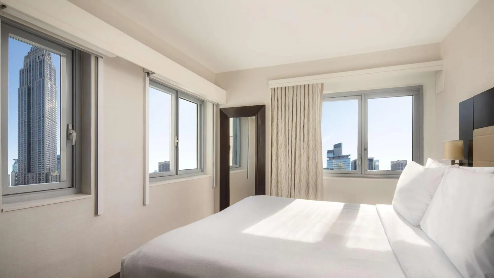 Hotel Embassy Suites By Hilton New York Manhattan Times Square