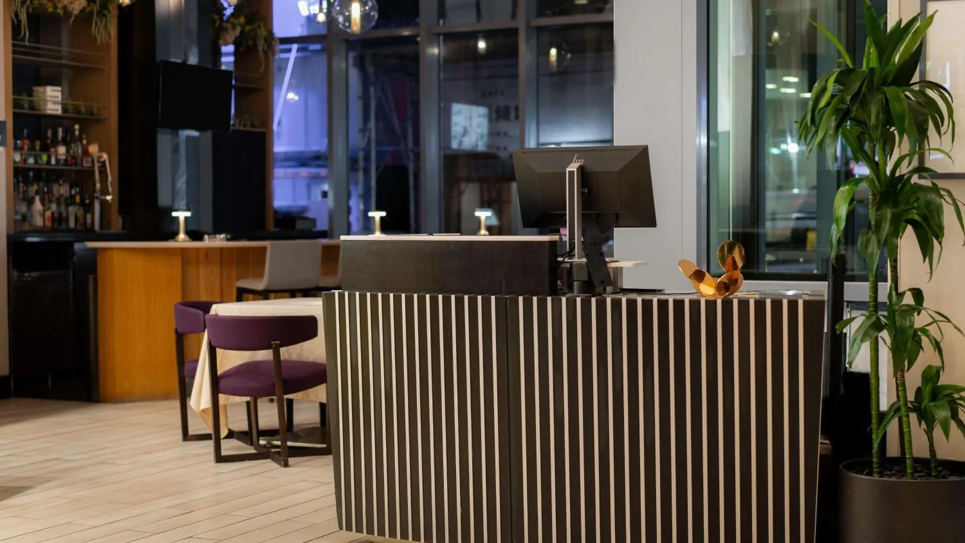 Hotel Embassy Suites By Hilton New York Manhattan Times Square