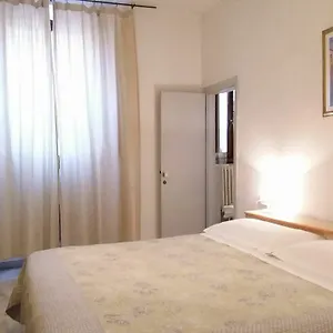 https://affittacamere-sant-apollonia.it-tuscanyhotel.com