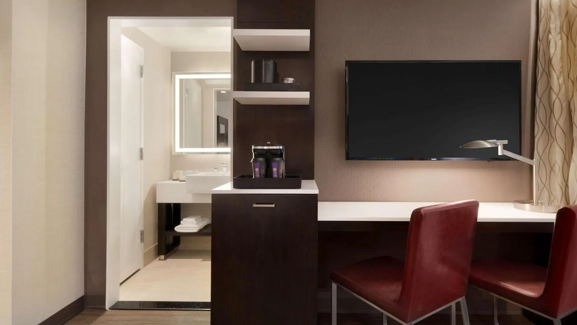 Hotel Embassy Suites By Hilton New York Manhattan Times Square
