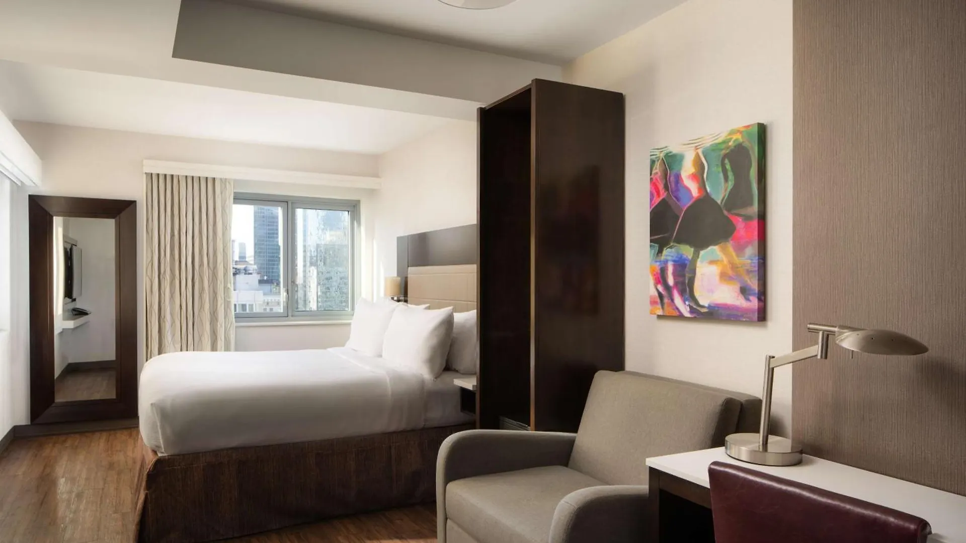 Hotel Embassy Suites By Hilton New York Manhattan Times Square